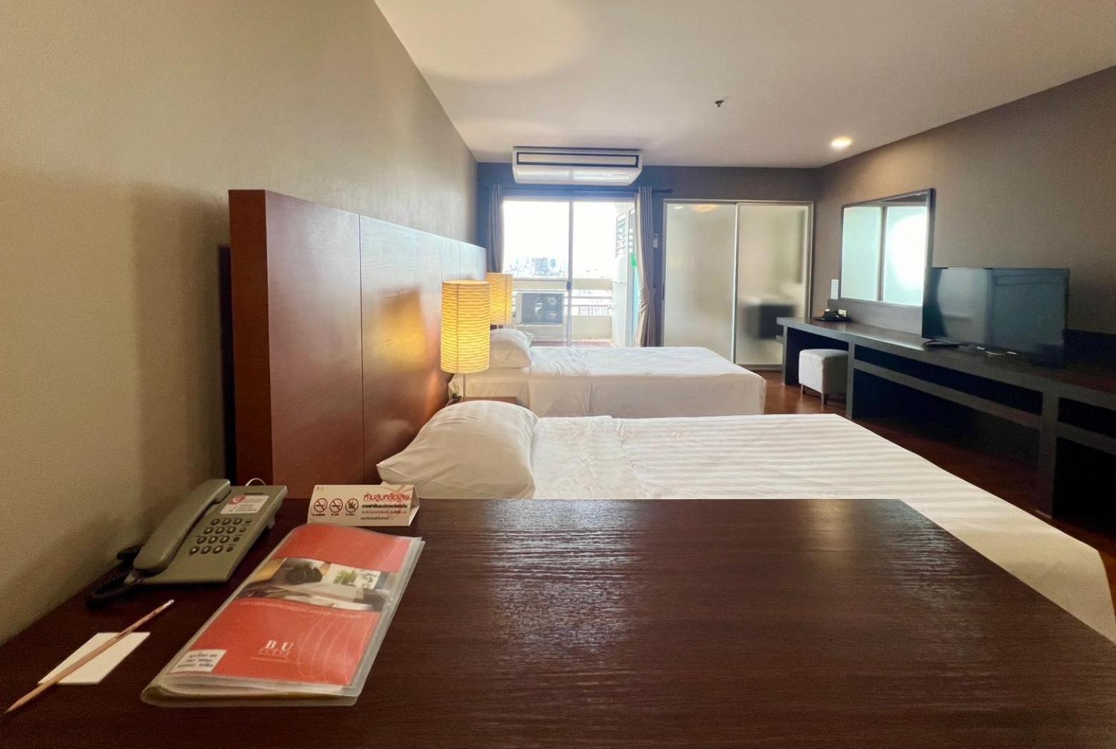 Bu Place Hotel Банкок Екстериор снимка