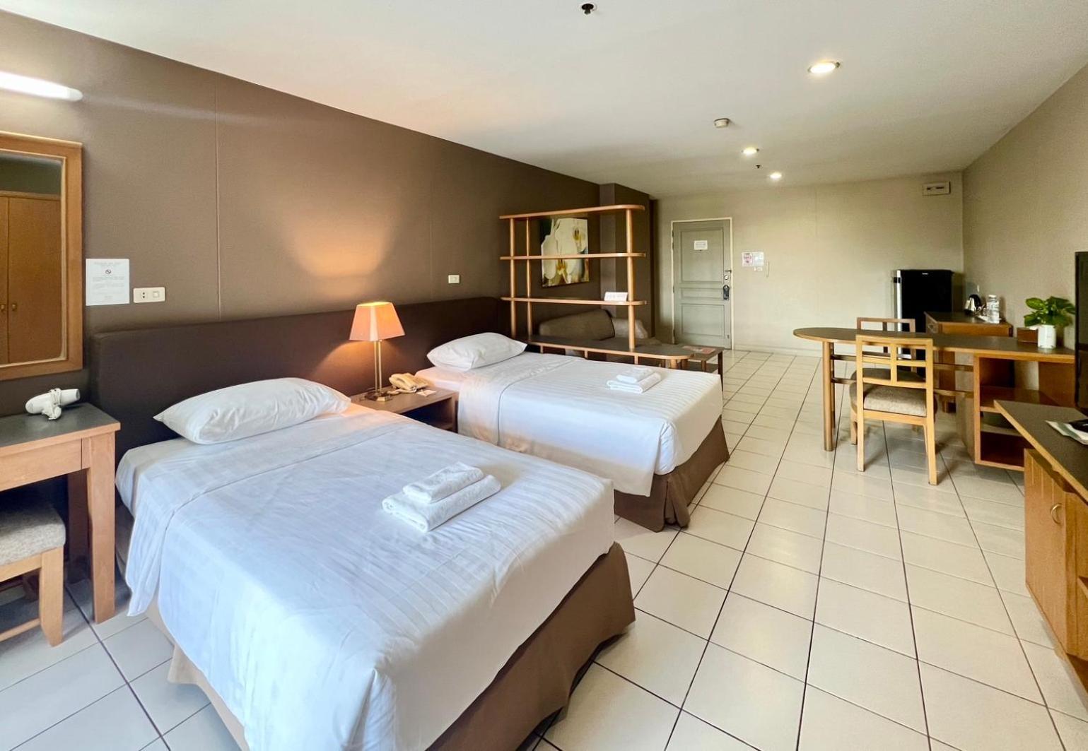 Bu Place Hotel Банкок Екстериор снимка