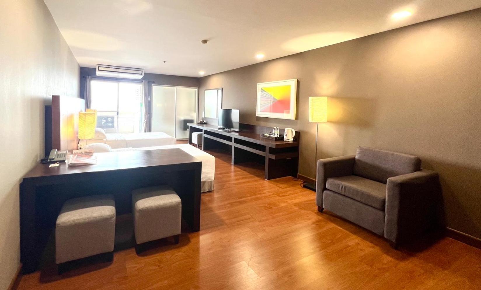 Bu Place Hotel Банкок Екстериор снимка