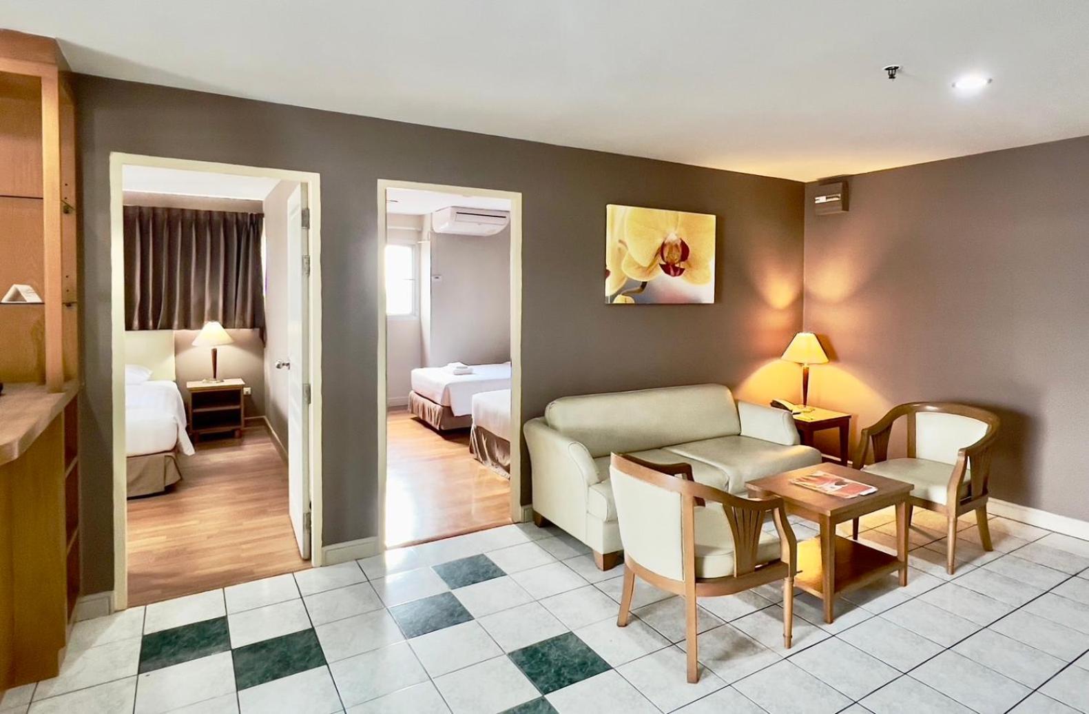 Bu Place Hotel Банкок Екстериор снимка