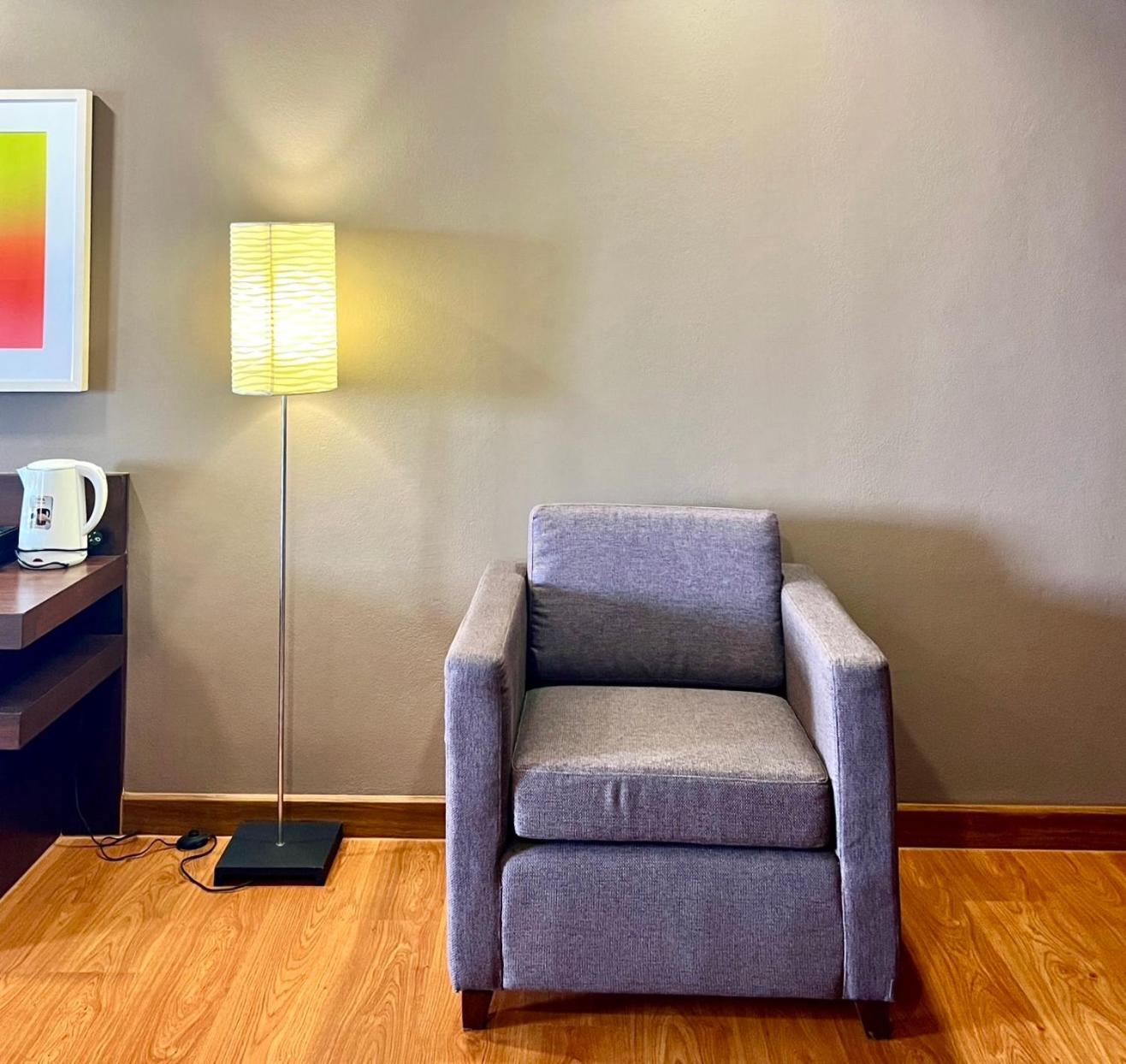 Bu Place Hotel Банкок Екстериор снимка