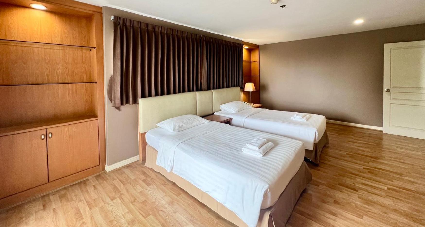 Bu Place Hotel Банкок Екстериор снимка