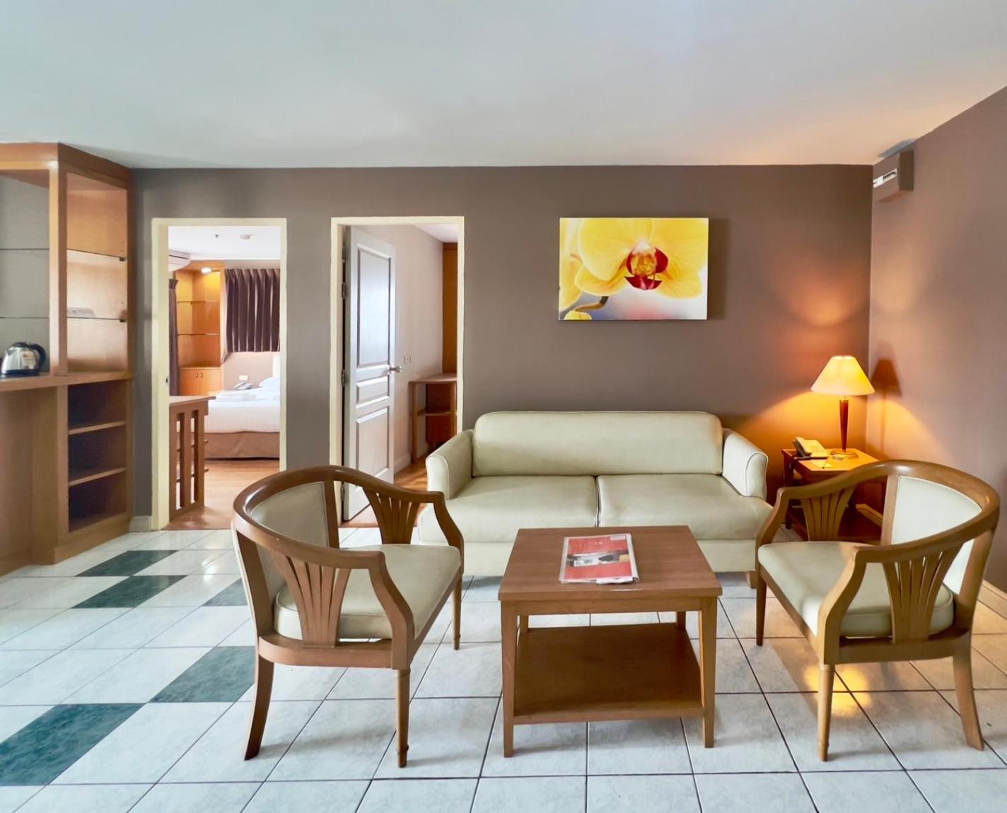 Bu Place Hotel Банкок Екстериор снимка