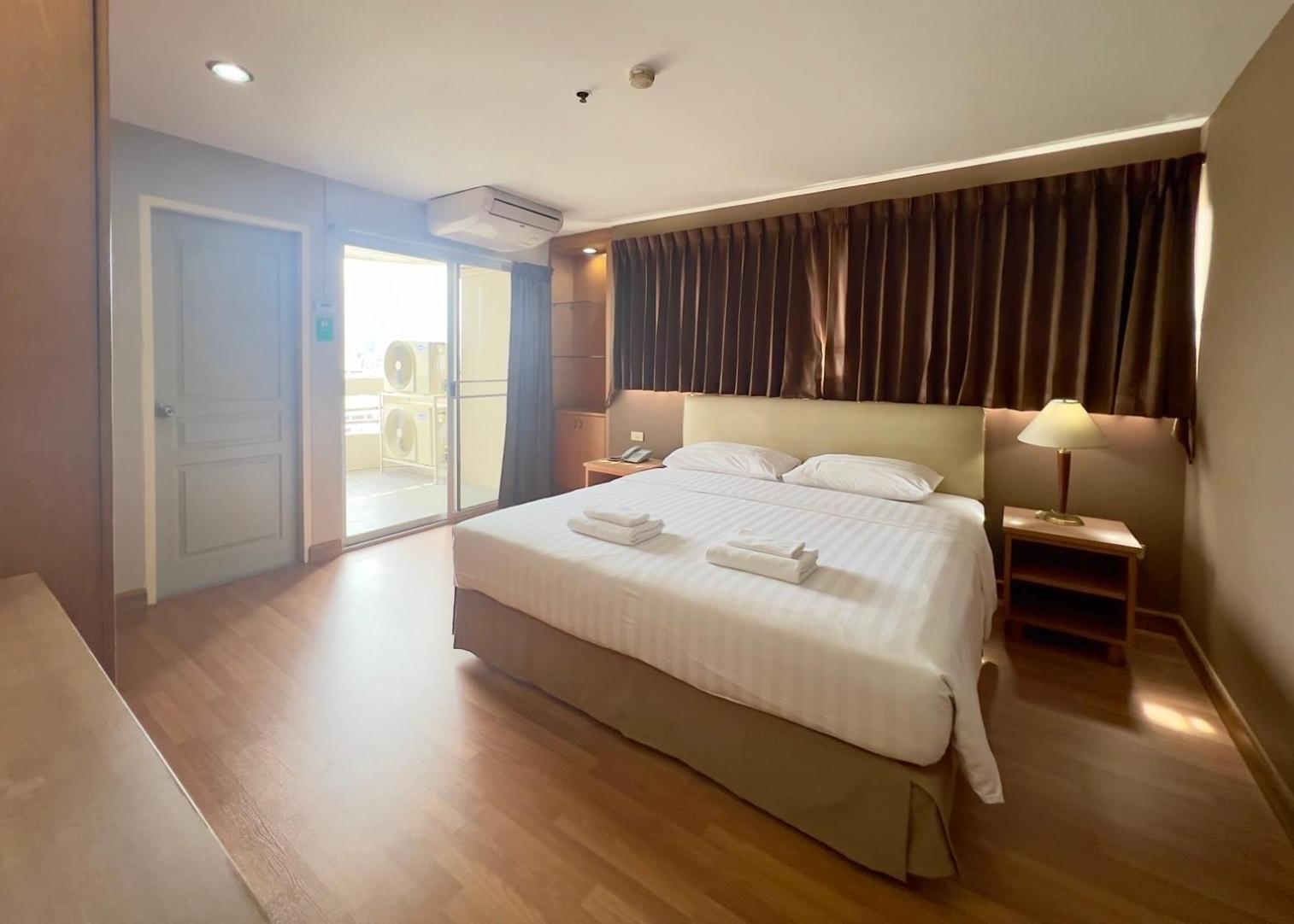 Bu Place Hotel Банкок Екстериор снимка
