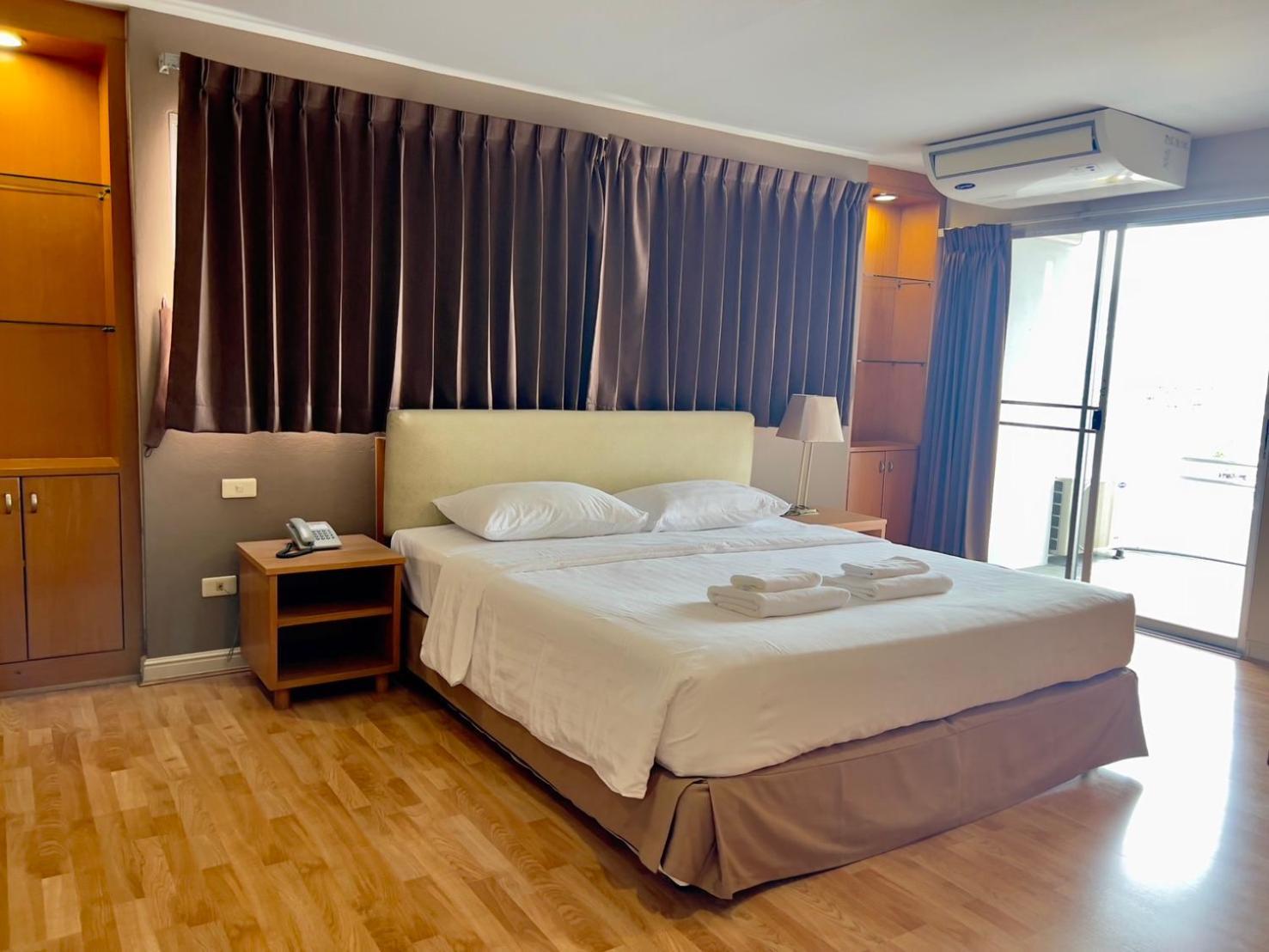 Bu Place Hotel Банкок Екстериор снимка
