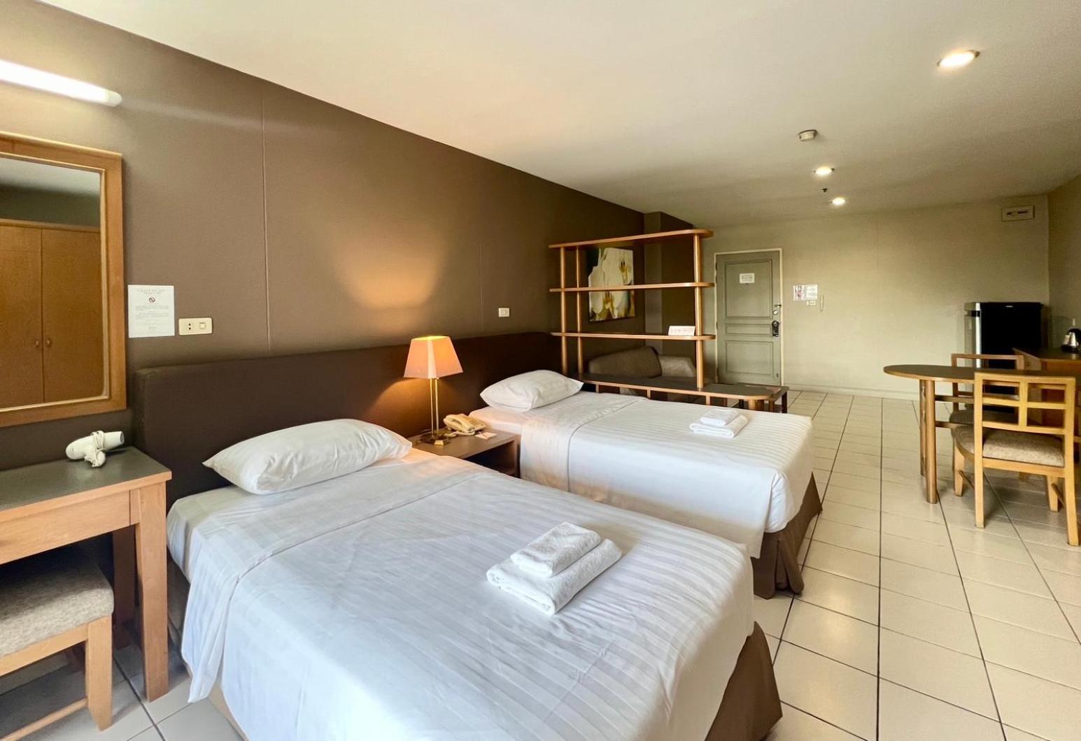 Bu Place Hotel Банкок Екстериор снимка