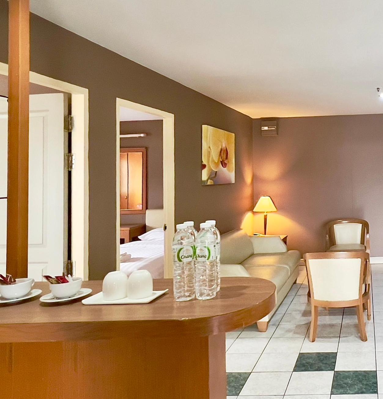 Bu Place Hotel Банкок Екстериор снимка