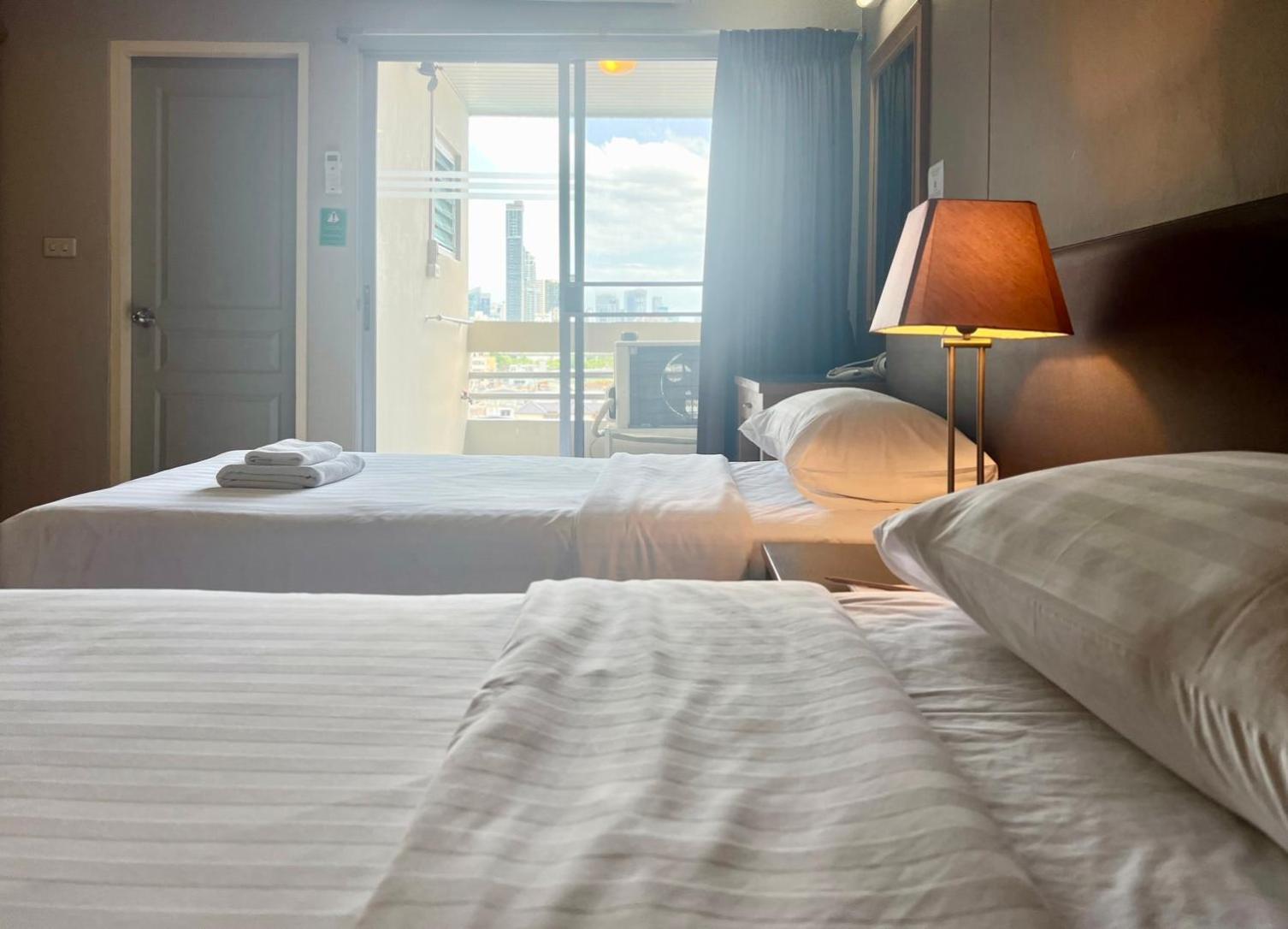 Bu Place Hotel Банкок Екстериор снимка
