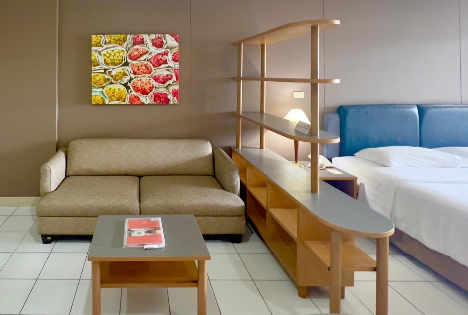 Bu Place Hotel Банкок Екстериор снимка